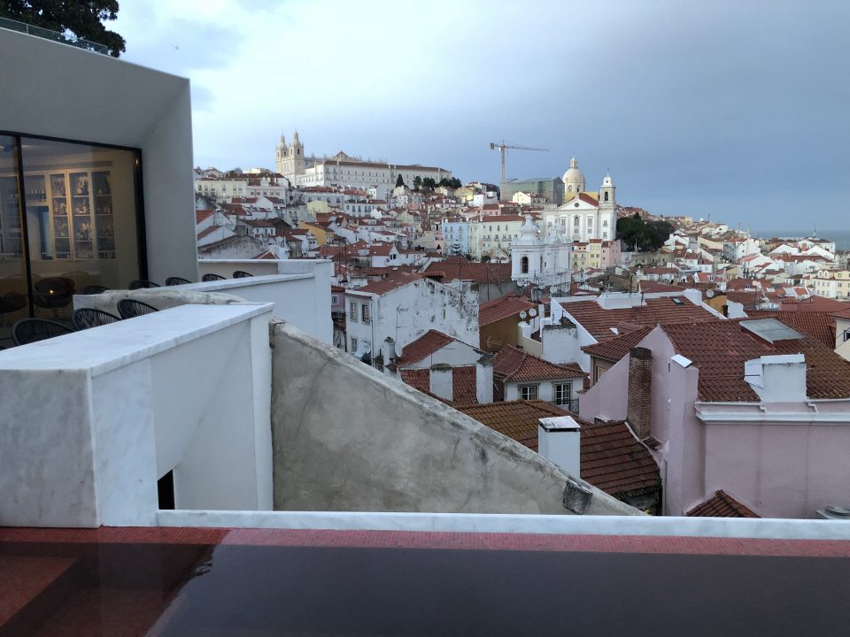 Vista linda Alfama Memmo Hotel Lisboa Portuga lCharme boêmio no coração Alfama